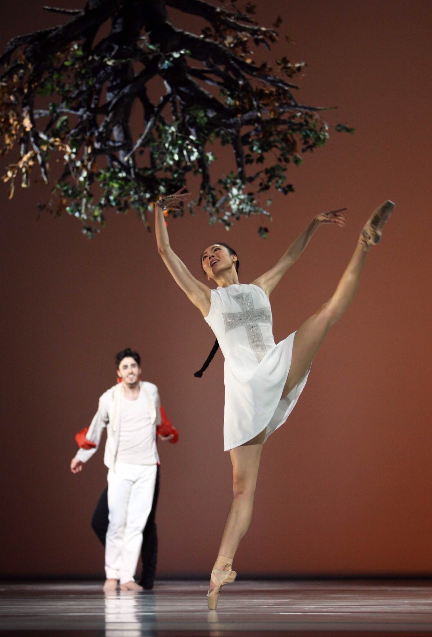 Selected stage performance from Mi Deng's career