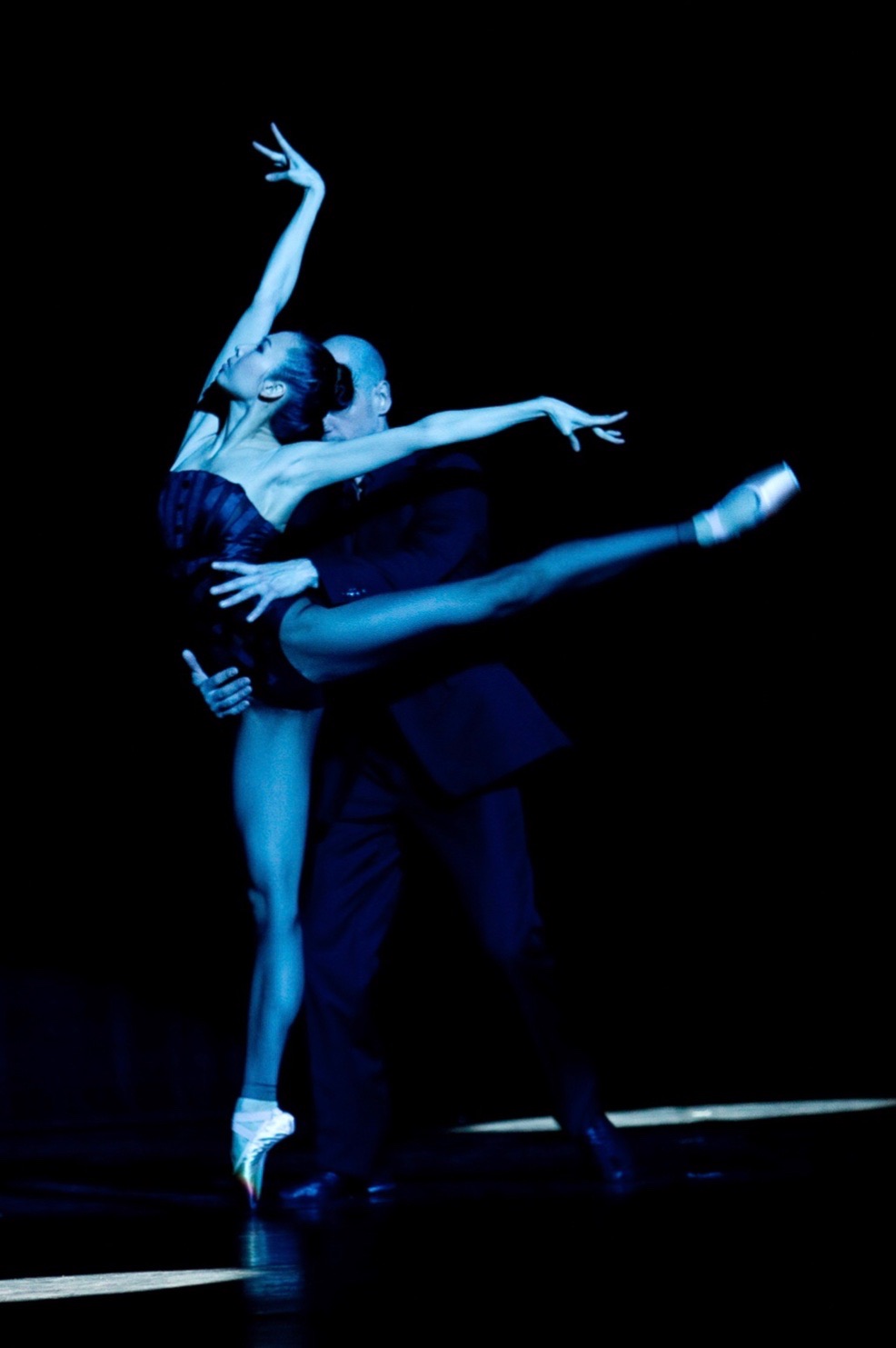 Selected stage performance from Mi Deng's career